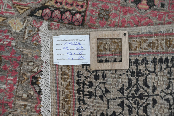 gray Medium rug 5' 0" x 6' 5"