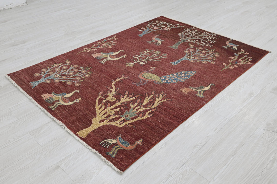 red Accent rug 4' 1" x 5' 10"