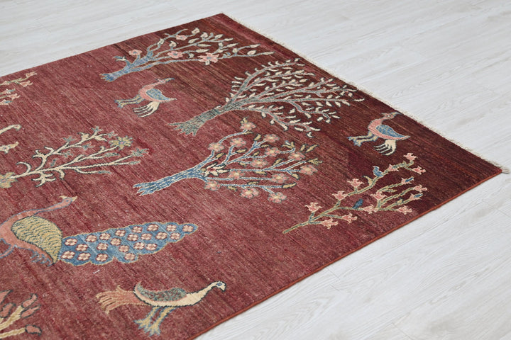 red Accent rug 4' 1" x 5' 10"