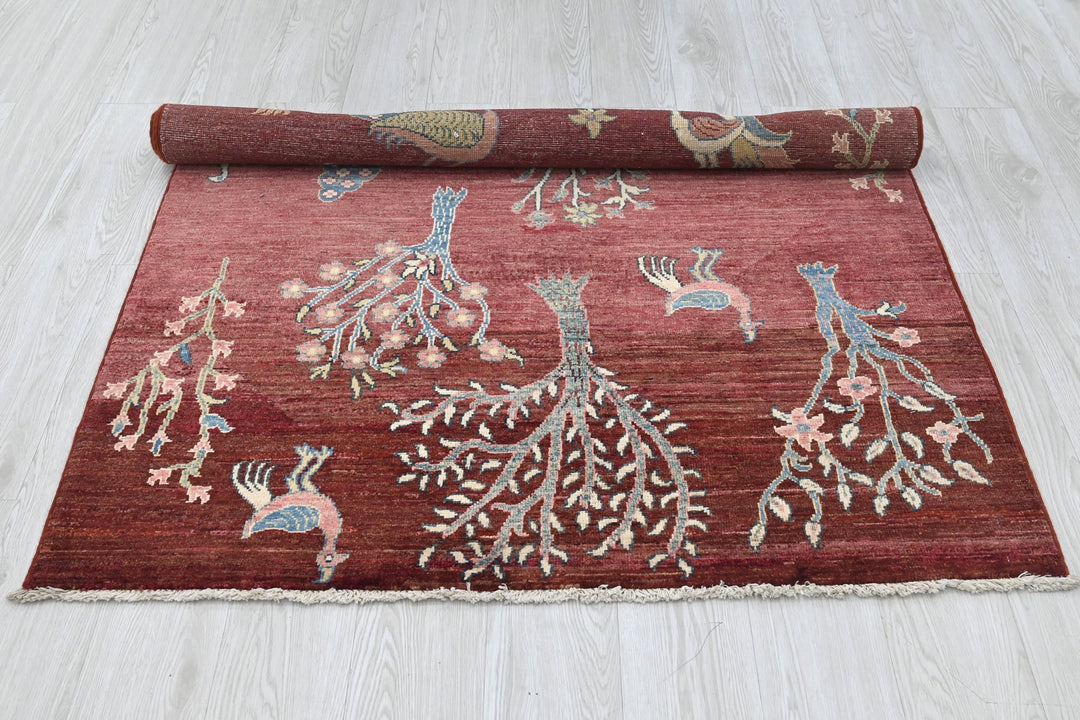 red Accent rug 4' 1" x 5' 10"