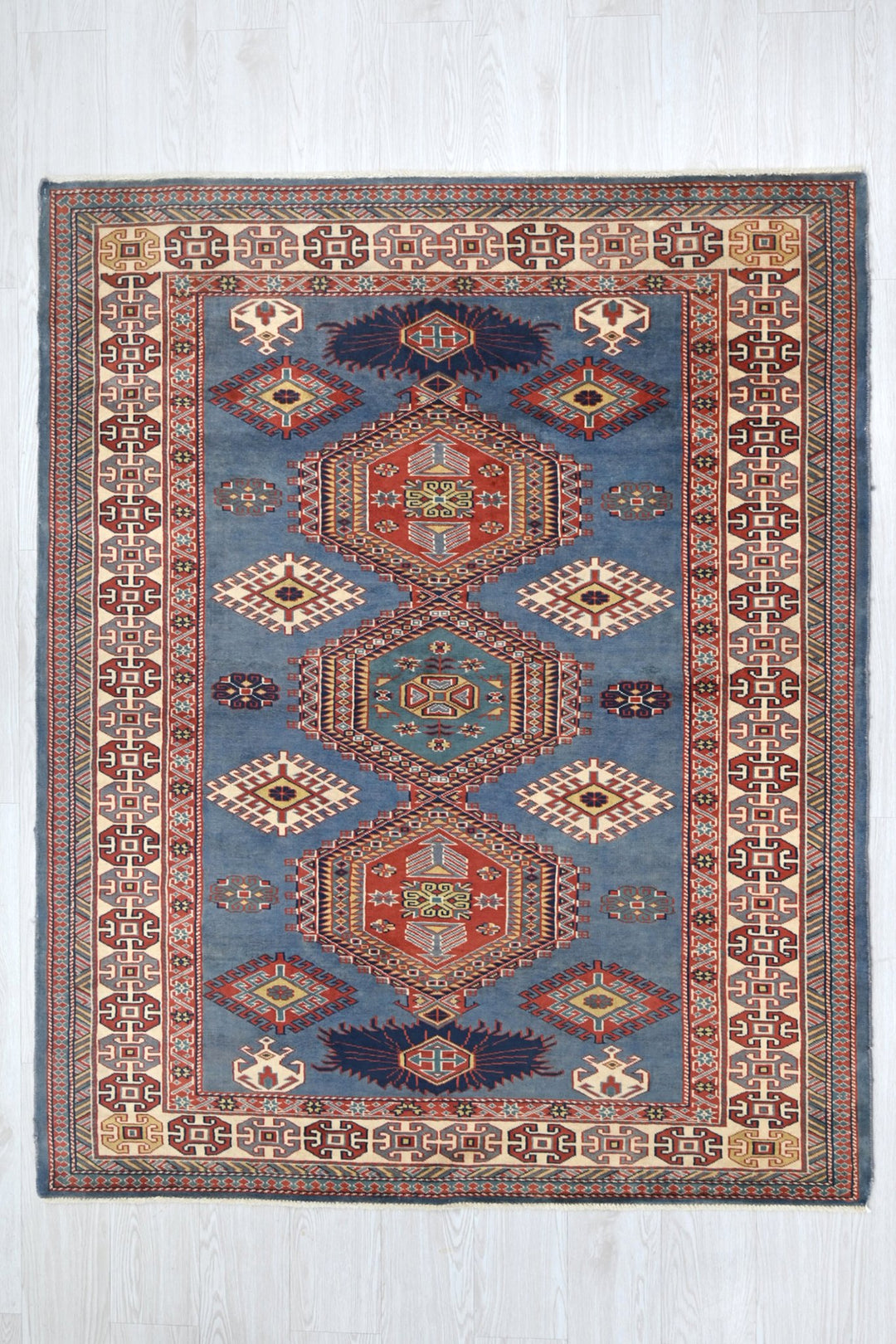 blue Accent rug 4' 6" x 5' 10"
