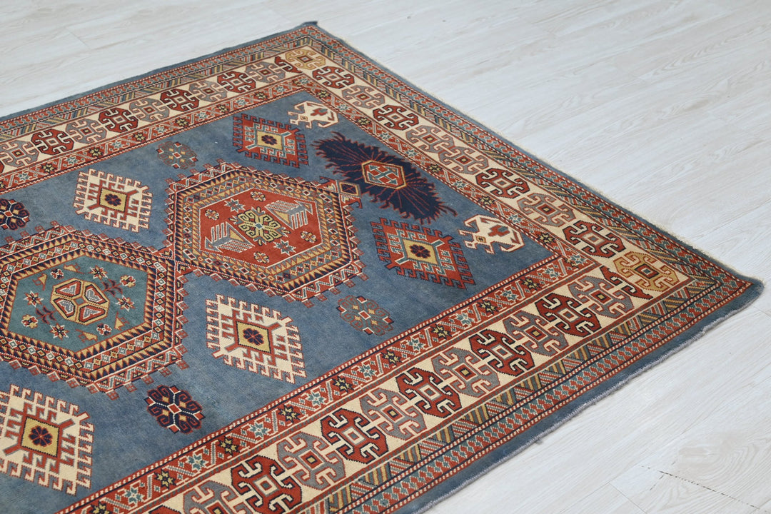 blue Accent rug 4' 6" x 5' 10"