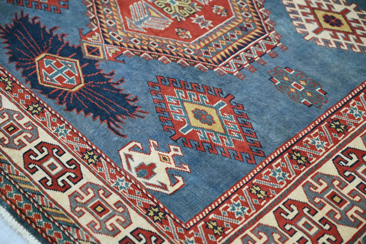 blue Accent rug 4' 6" x 5' 10"
