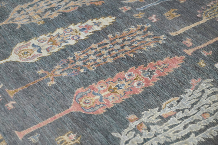 gray Accent rug 3' 11" x 5' 10"