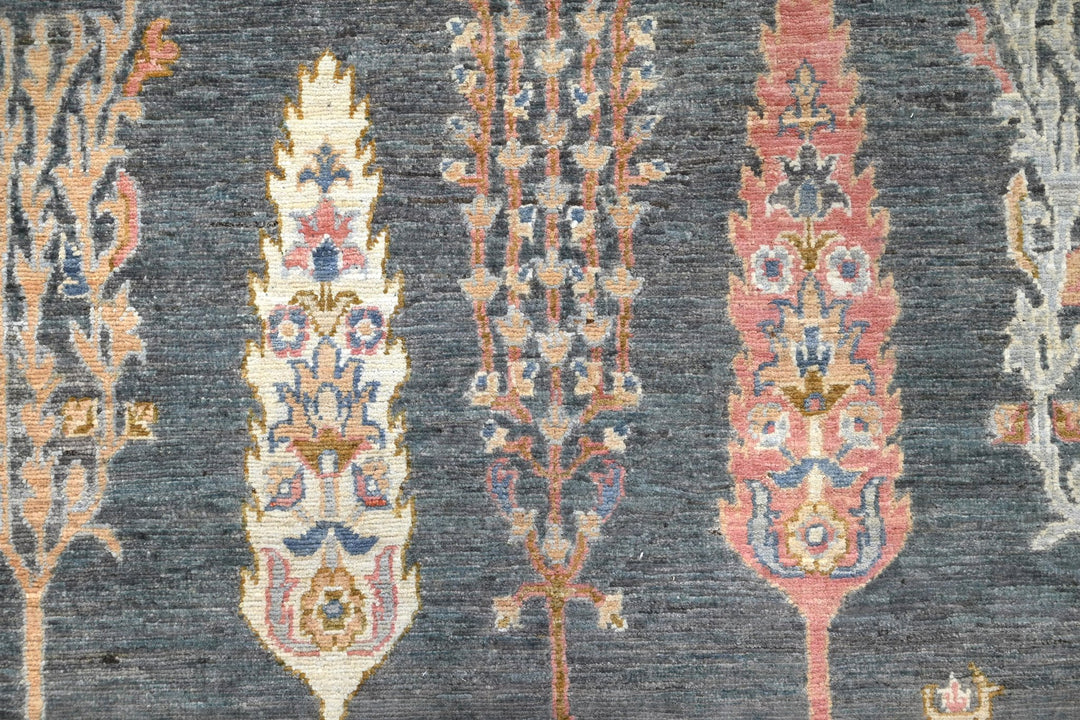 gray Accent rug 3' 11" x 5' 10"