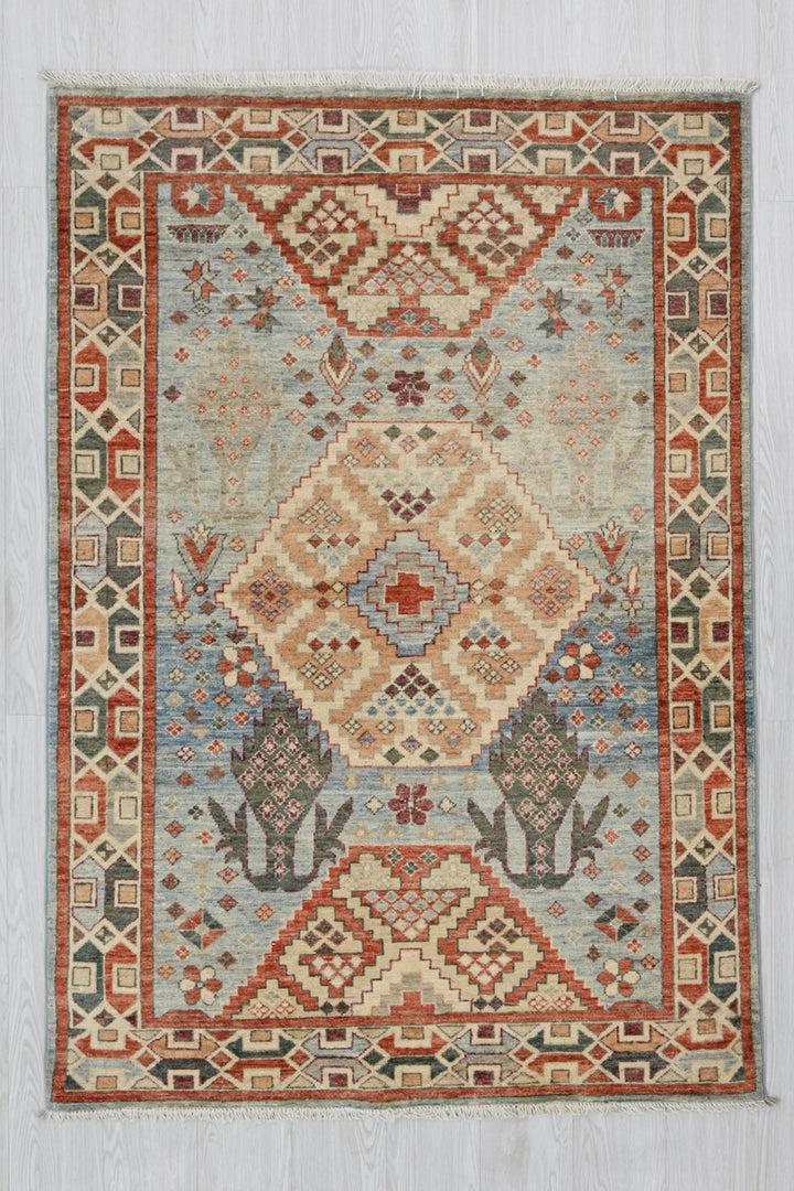 blue Accent rug 3' 9" x 5' 10"