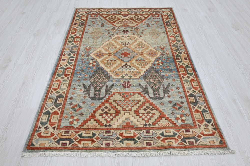 blue Accent rug 3' 9" x 5' 10"