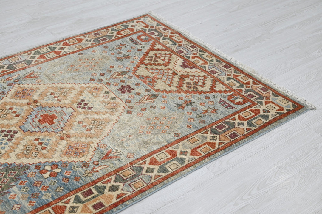 blue Accent rug 3' 9" x 5' 10"