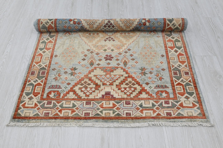 blue Accent rug 3' 9" x 5' 10"
