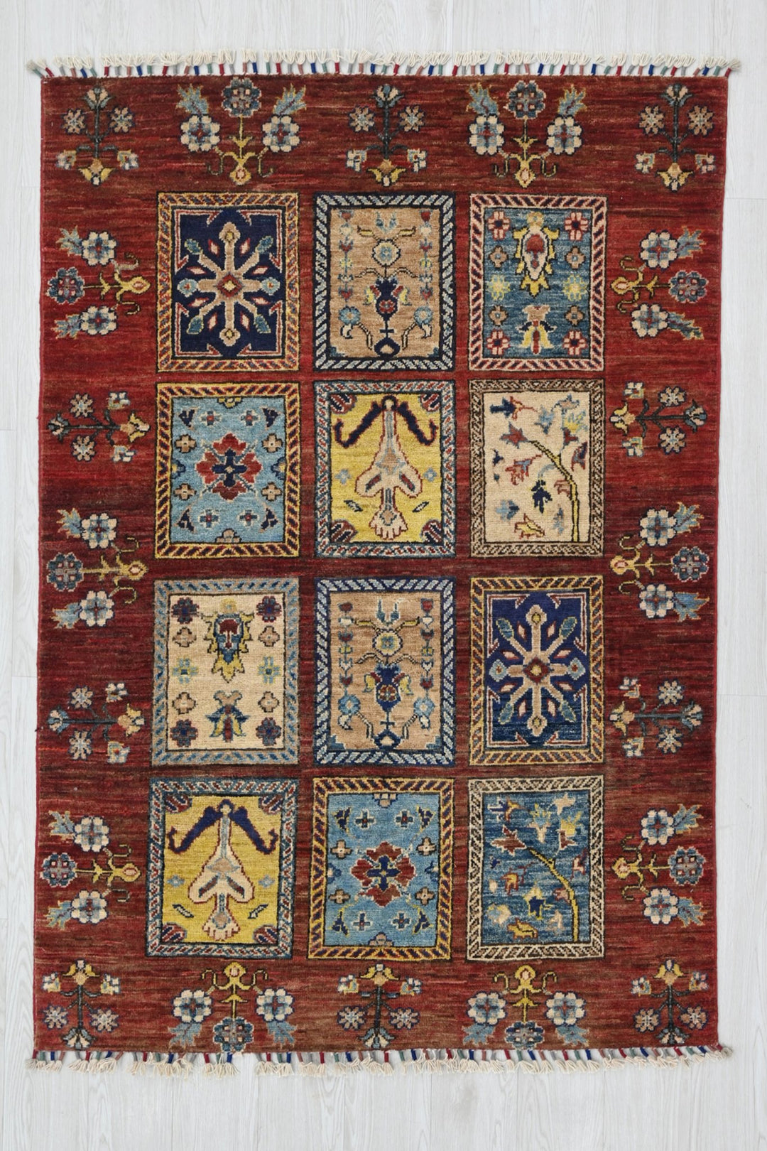 red Accent rug 3' 11" x 5' 11"