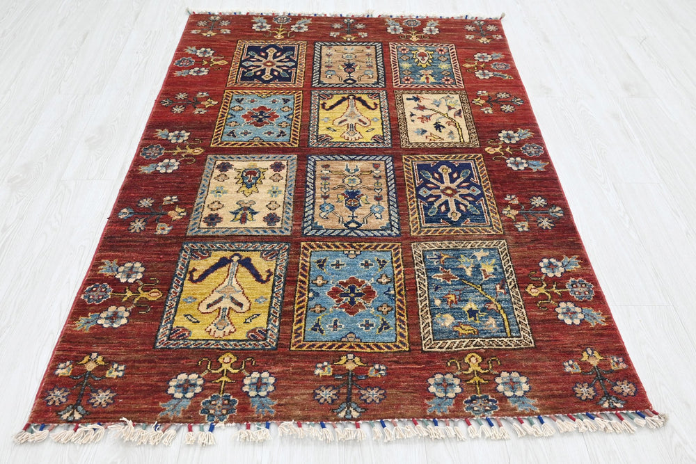 red Accent rug 3' 11" x 5' 11"