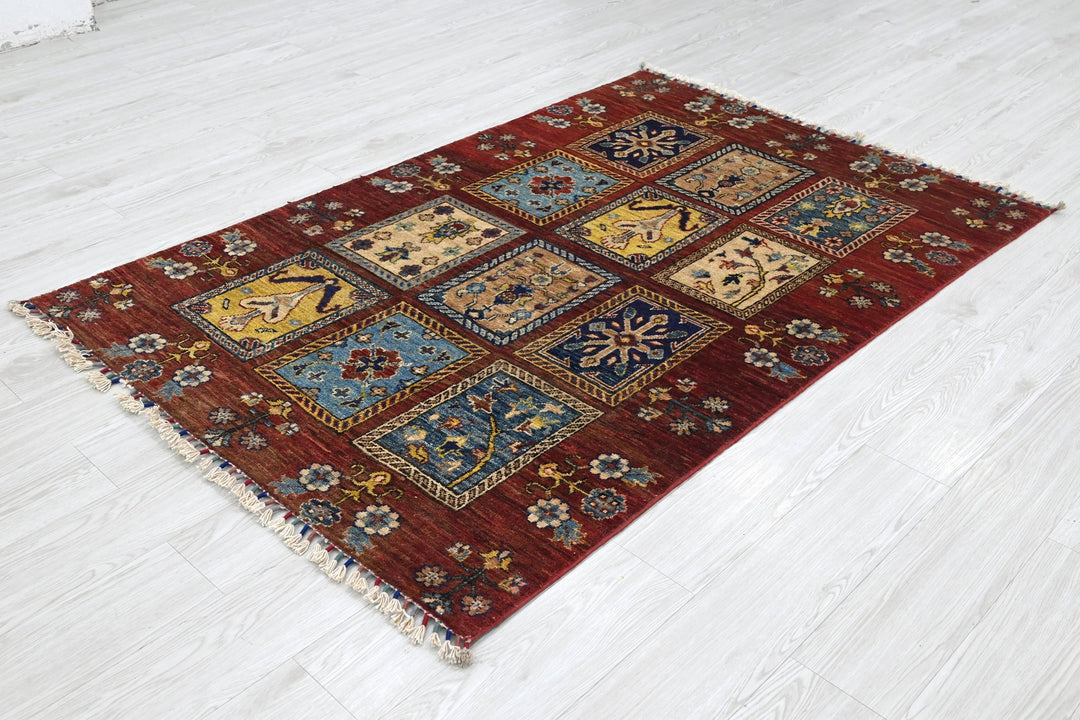 red Accent rug 3' 11" x 5' 11"