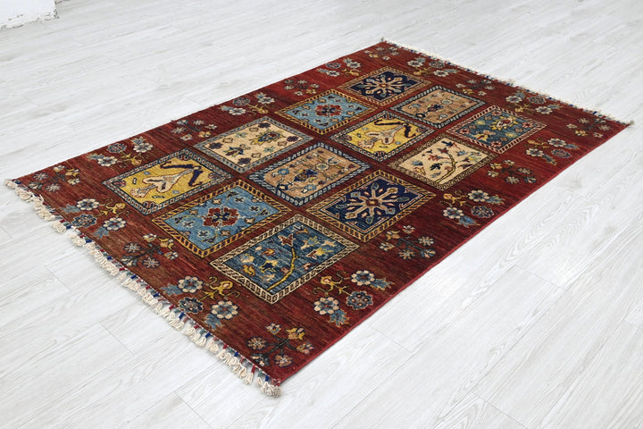 red Accent rug 3' 11" x 5' 11"