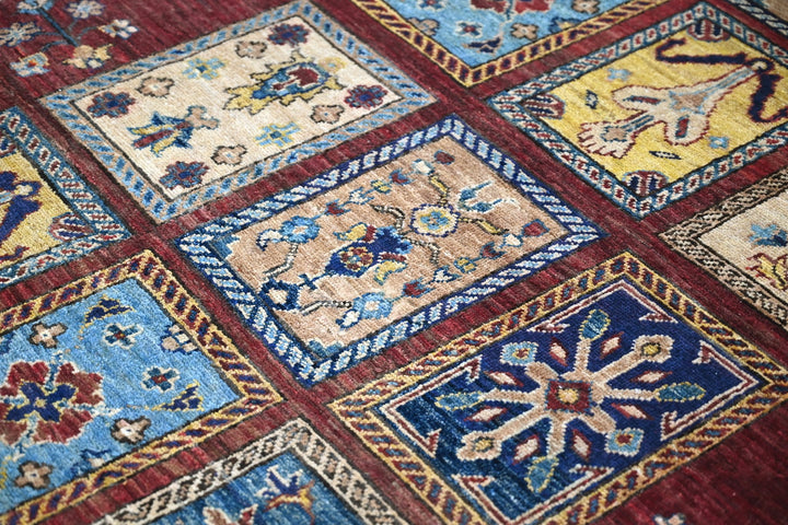 red Accent rug 3' 11" x 5' 11"