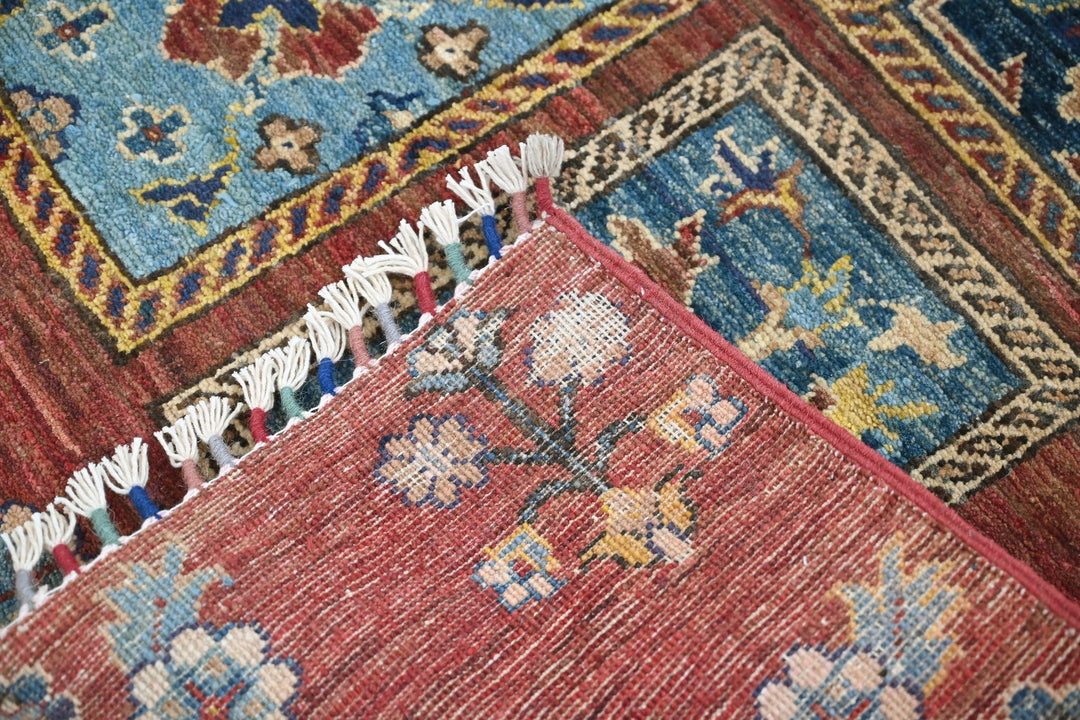 red Accent rug 3' 11" x 5' 11"