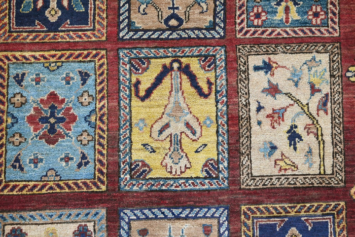 red Accent rug 3' 11" x 5' 11"