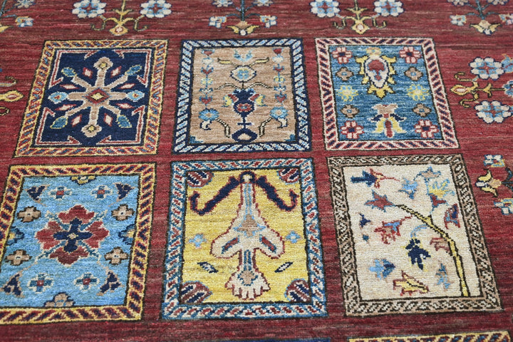 red Accent rug 3' 11" x 5' 11"