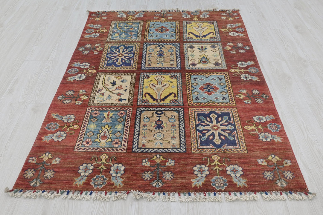 red Accent rug 3' 11" x 5' 11"