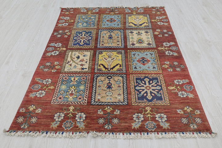 red Accent rug 3' 11" x 5' 11"