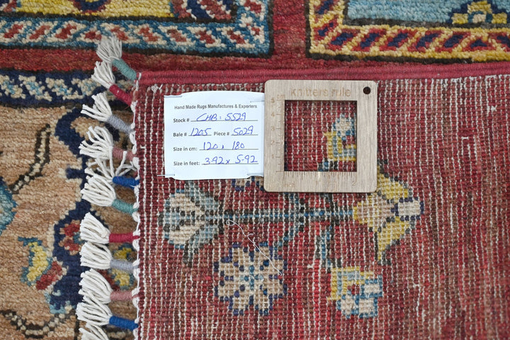 red Accent rug 3' 11" x 5' 11"