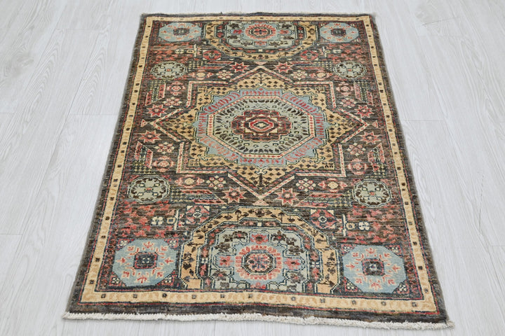 brown Accent rug 2' 7" x 4' 0"