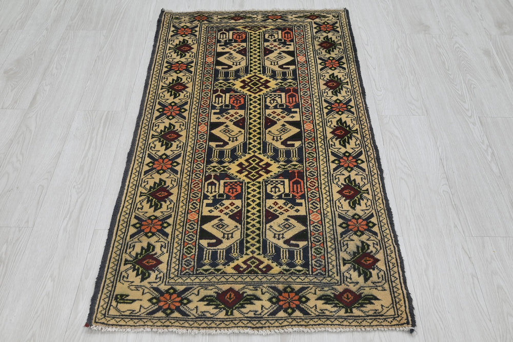 brown Accent rug 2' 4" x 4' 4"