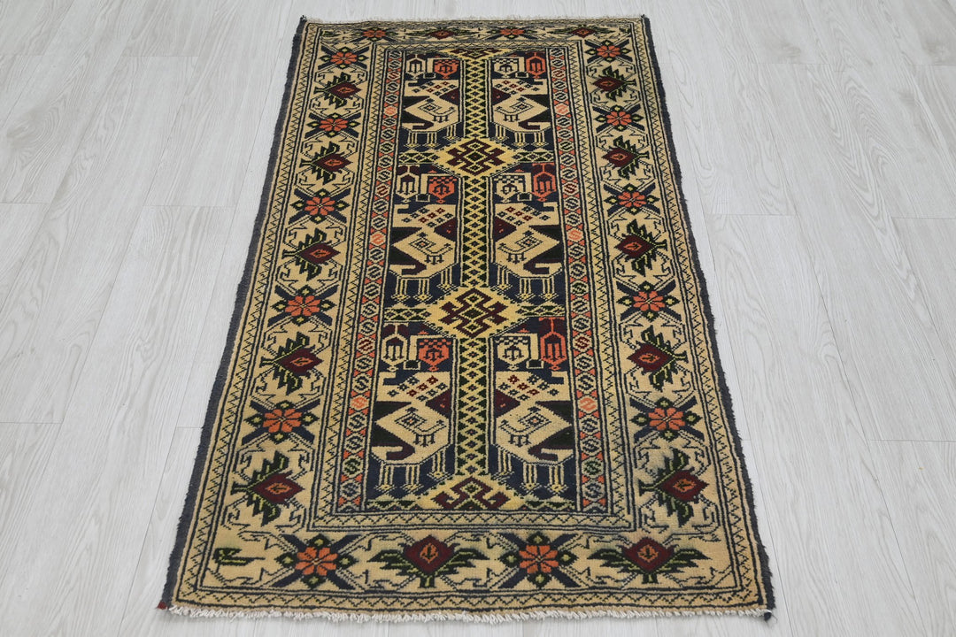 brown Accent rug 2' 4" x 4' 4"
