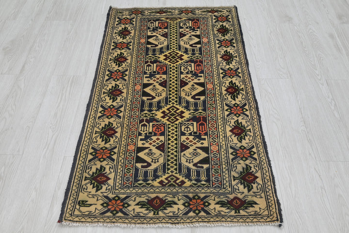 brown Accent rug 2' 4" x 4' 4"
