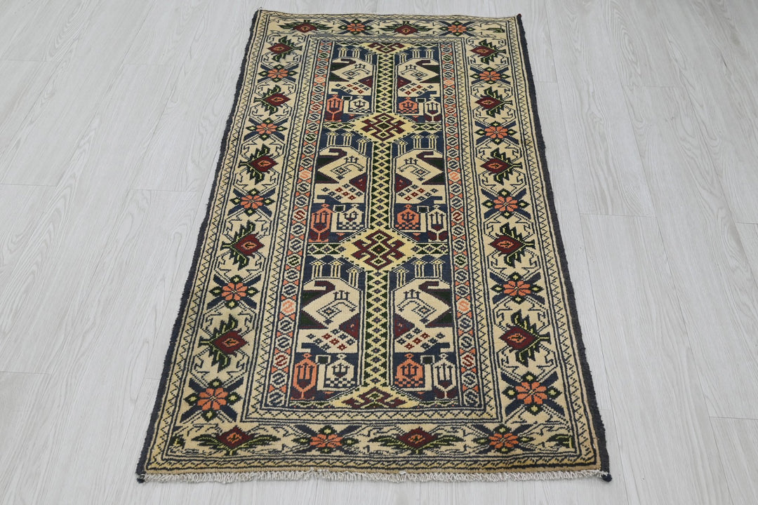 brown Accent rug 2' 4" x 4' 4"