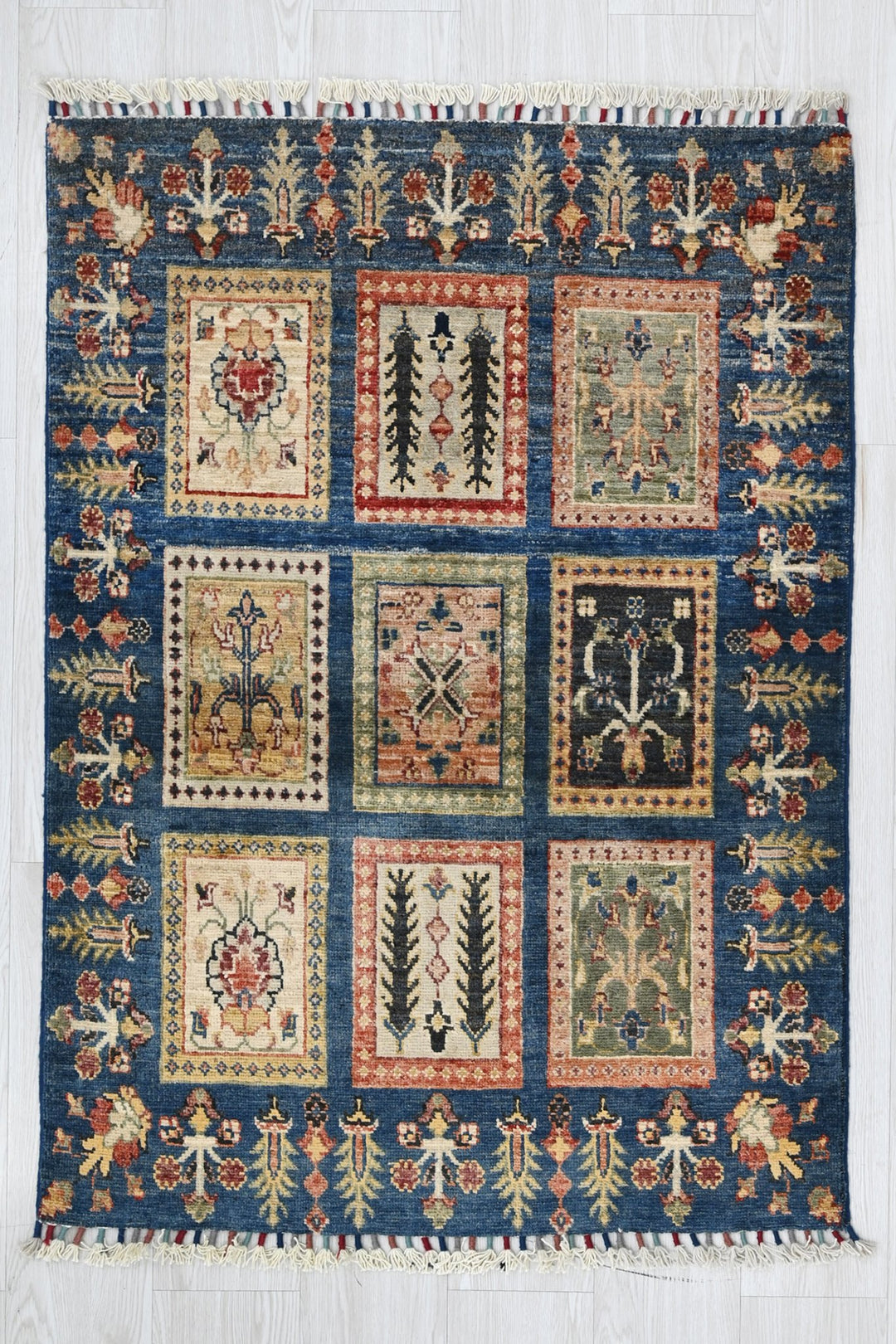 blue Accent rug 2' 9" x 3' 11"