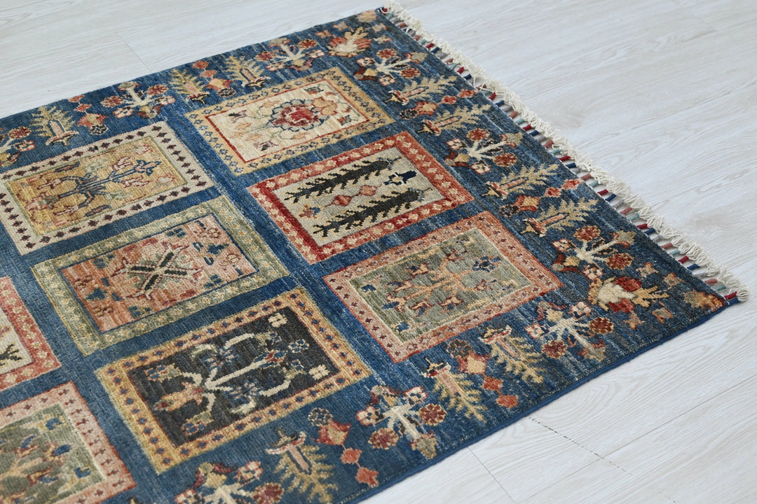 blue Accent rug 2' 9" x 3' 11"