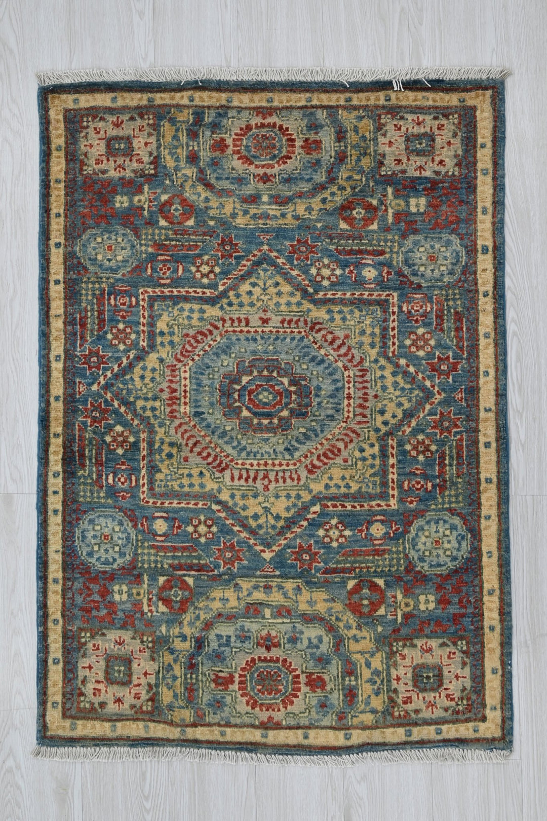 blue Accent rug 2' 9" x 3' 11"