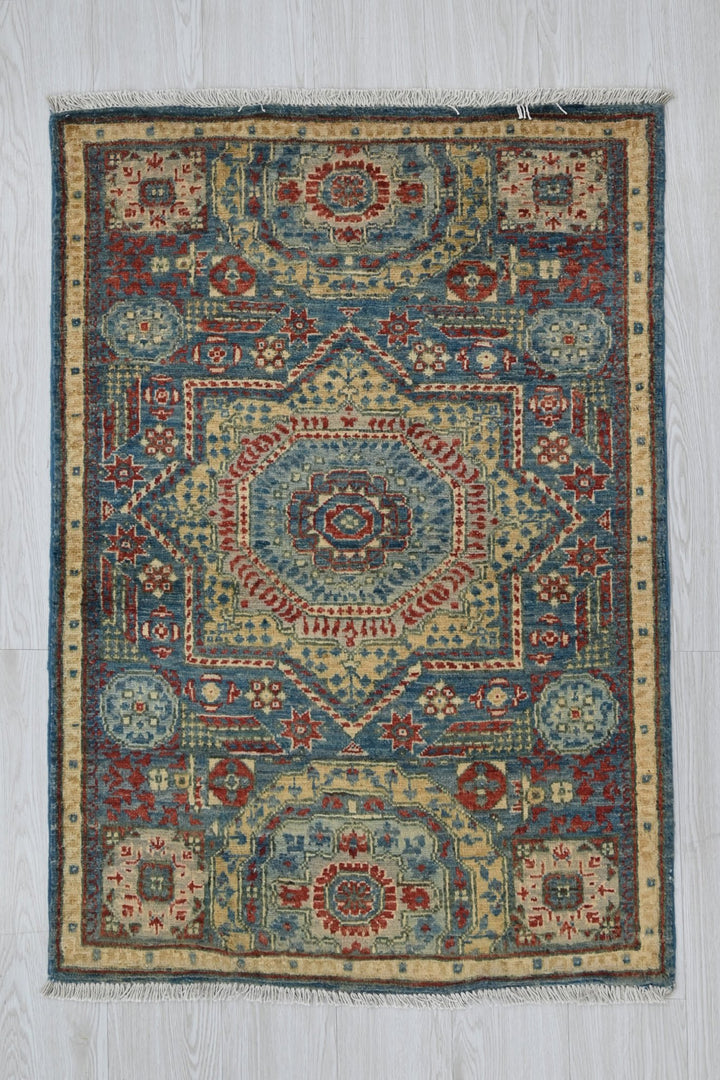 blue Accent rug 2' 9" x 3' 11"