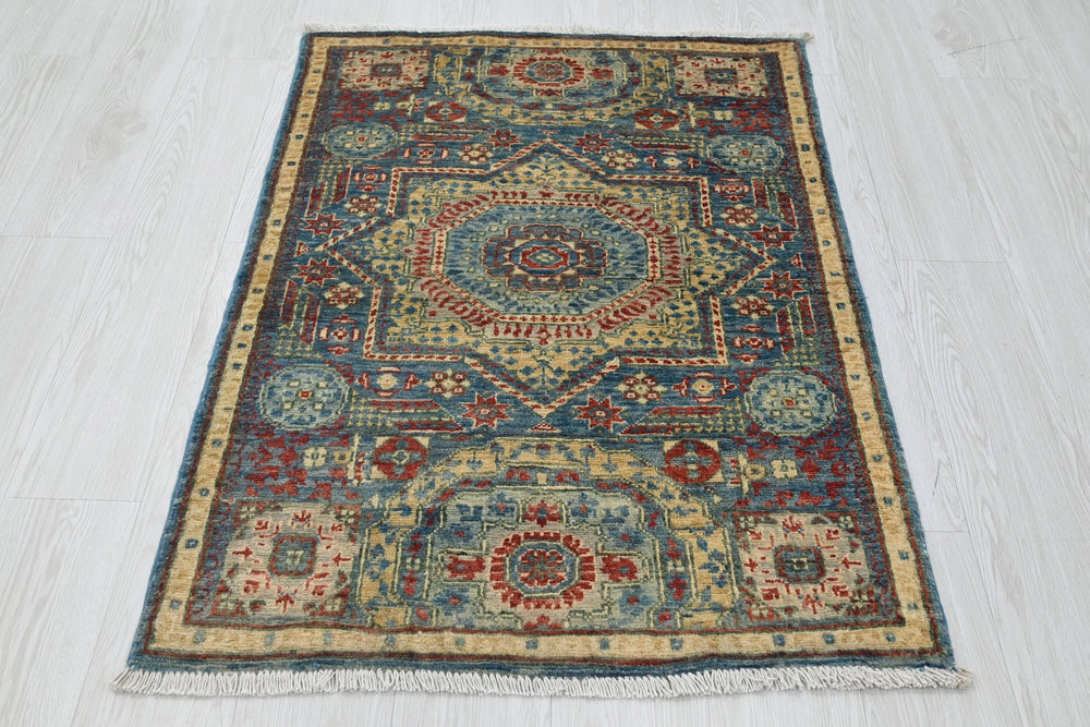 blue Accent rug 2' 9" x 3' 11"