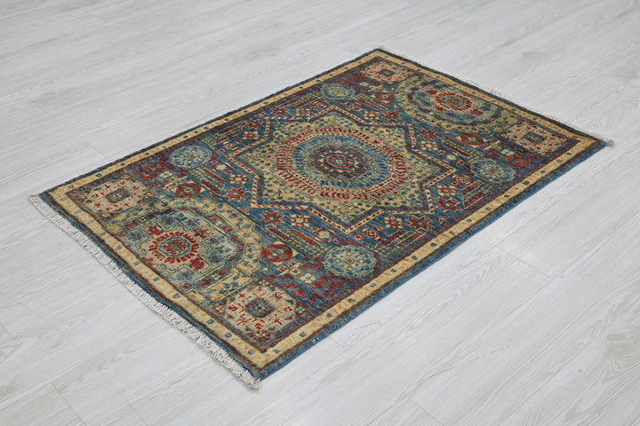 blue Accent rug 2' 9" x 3' 11"