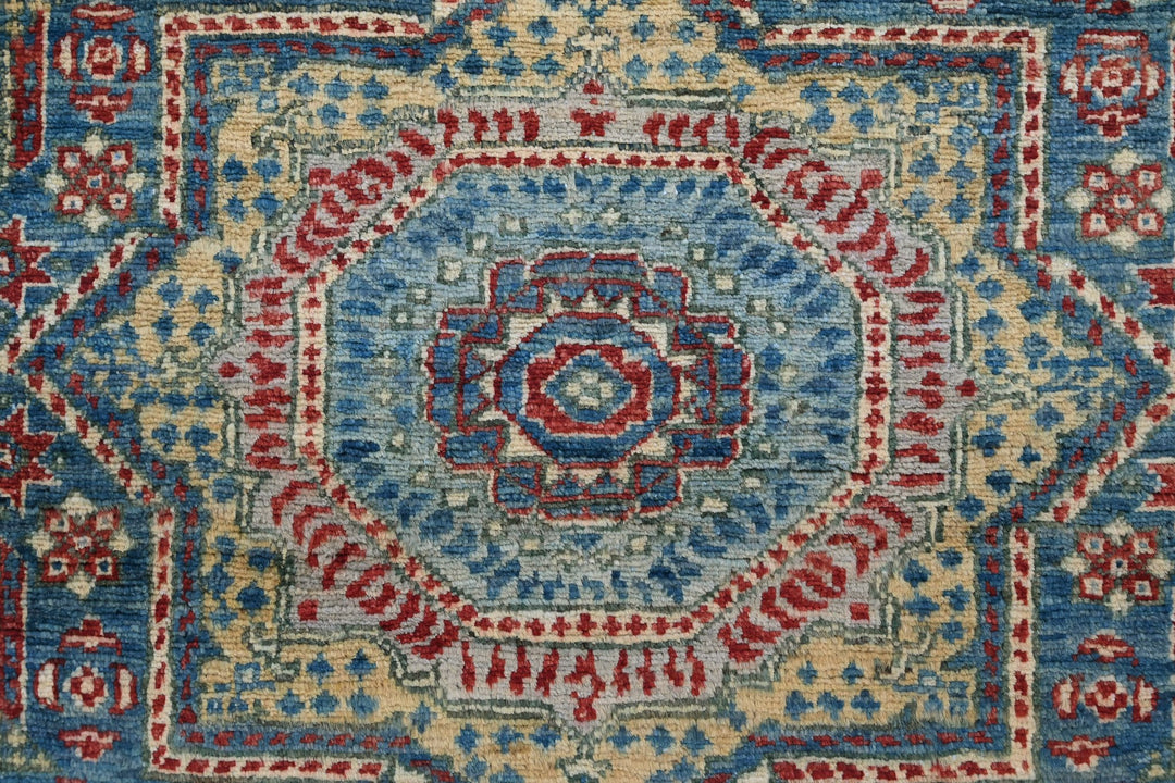 blue Accent rug 2' 9" x 3' 11"