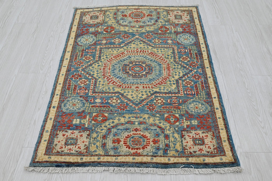 blue Accent rug 2' 9" x 3' 11"