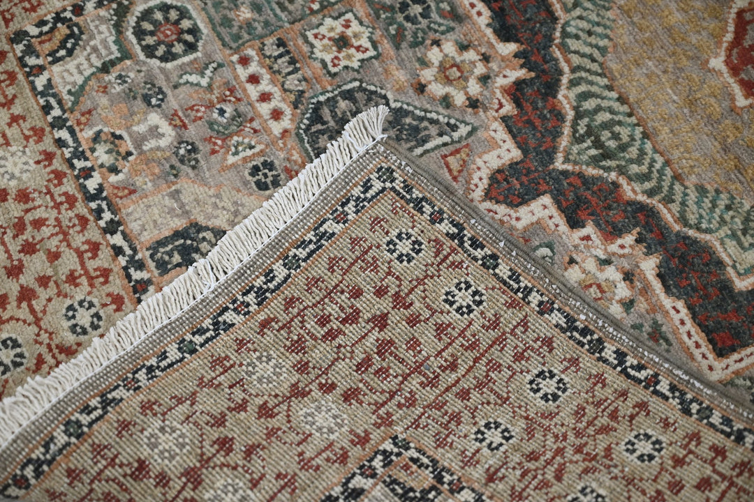 brown Accent rug 2' 9" x 4' 1"