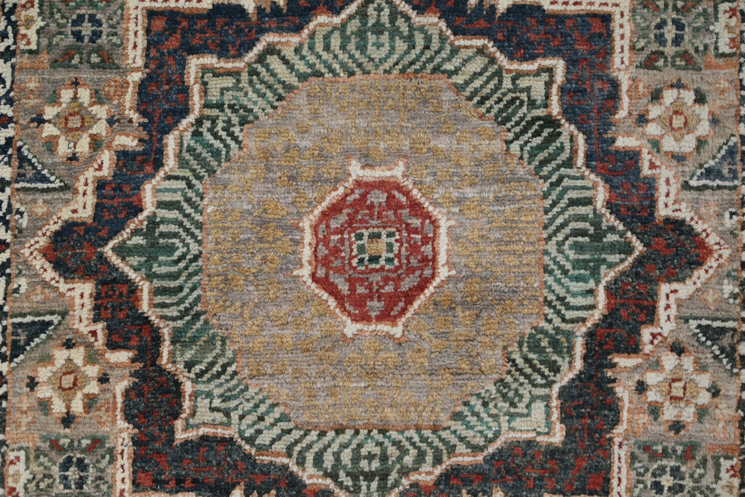 brown Accent rug 2' 9" x 4' 1"