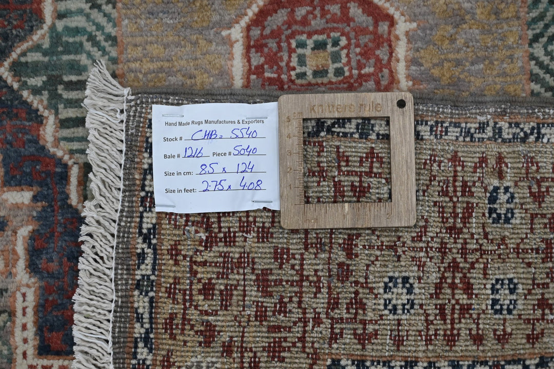 brown Accent rug 2' 9" x 4' 1"