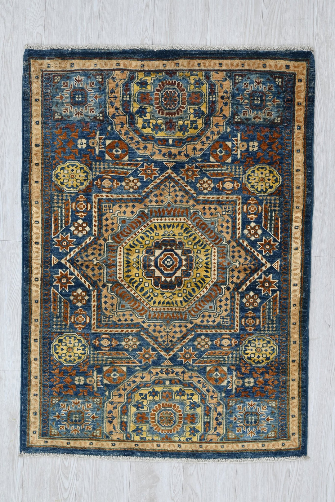 blue Accent rug 2' 8" x 3' 11"