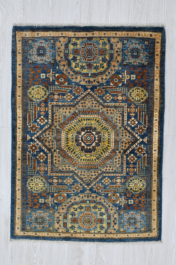 blue Accent rug 2' 8" x 3' 11"