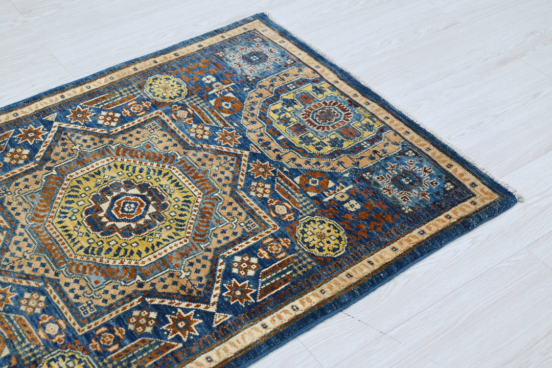 blue Accent rug 2' 8" x 3' 11"