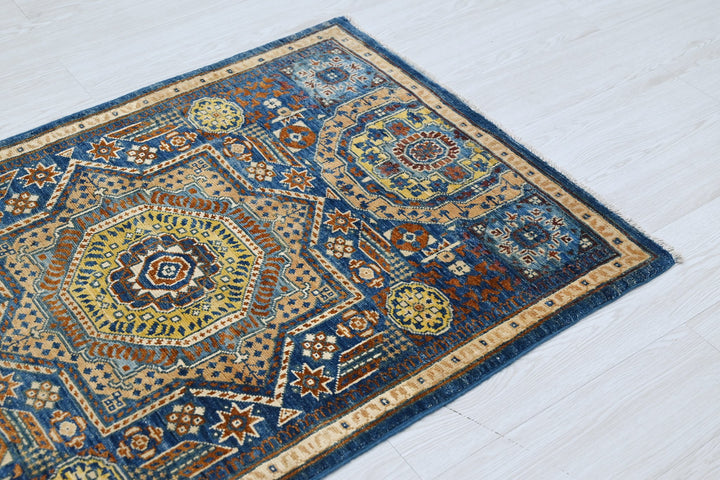 blue Accent rug 2' 8" x 3' 11"