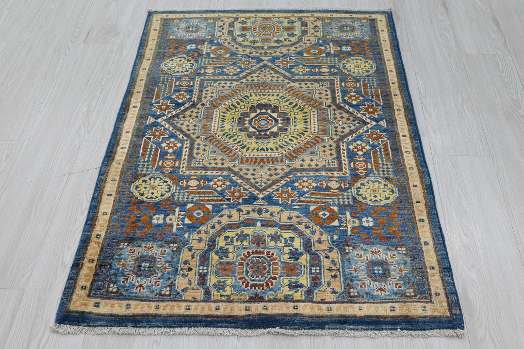 blue Accent rug 2' 8" x 3' 11"