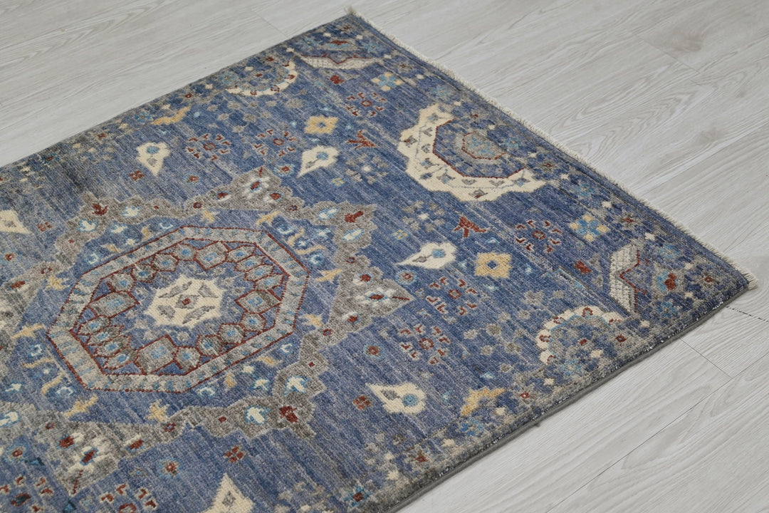 blue Accent rug 2' 8" x 4' 1"