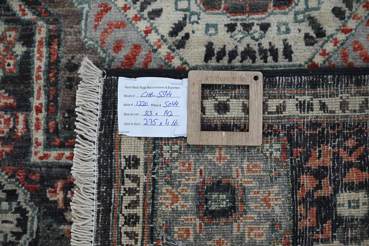 black Accent rug 2' 9" x 4' 8"