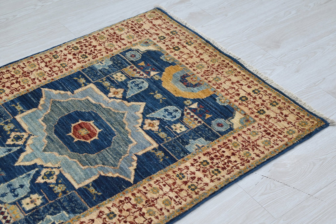 blue Accent rug 2' 7" x 3' 9"