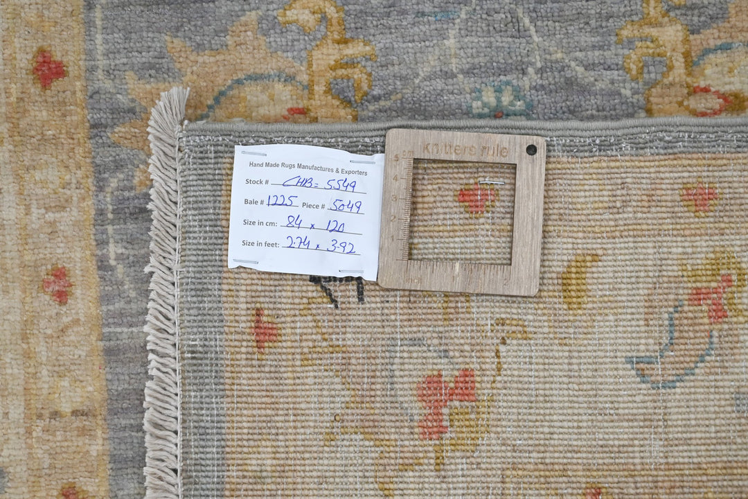 gray Accent rug 2' 9" x 3' 11"