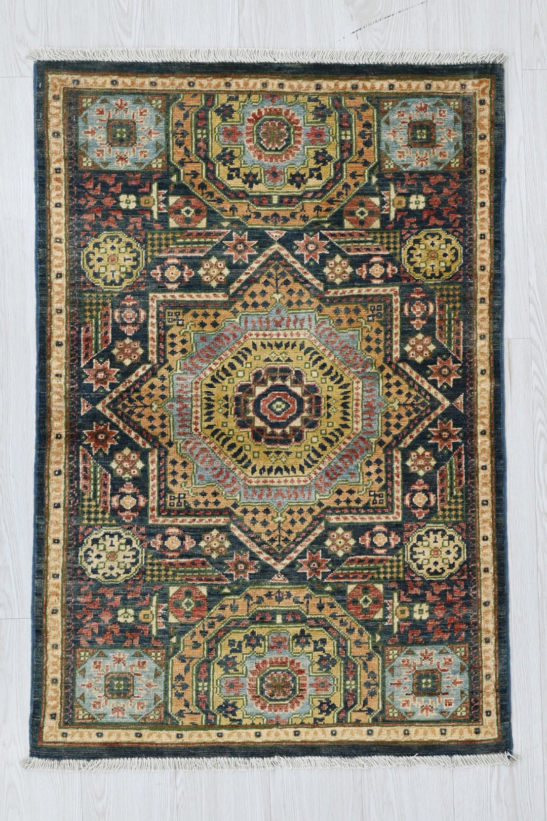 blue Accent rug 2' 6" x 3' 11"